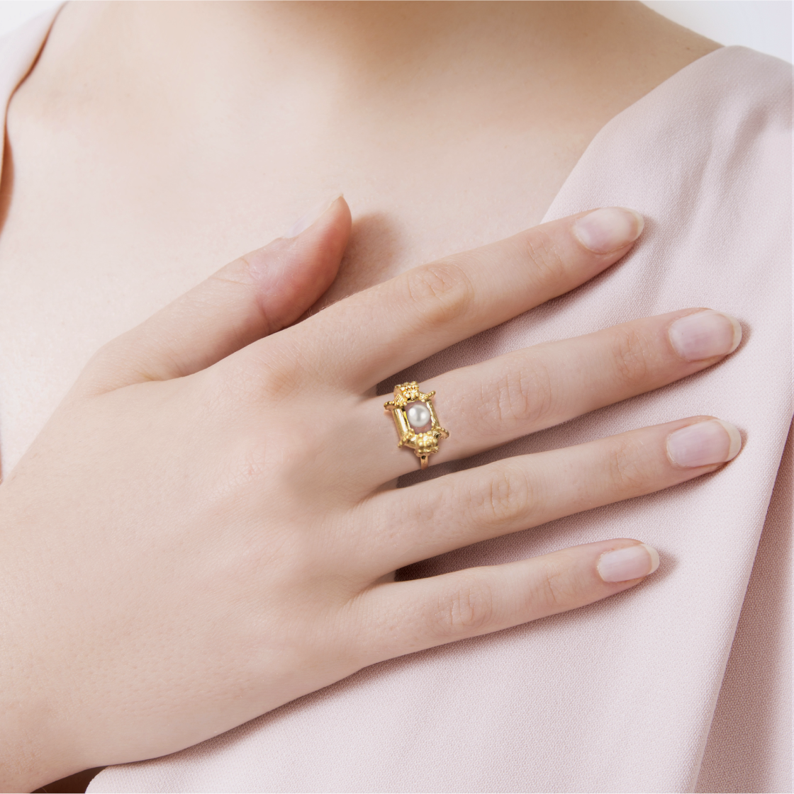 Frida Pearl Ring